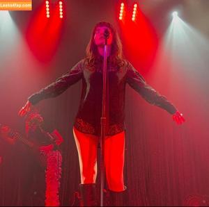 Lauren Mayberry photo #0375