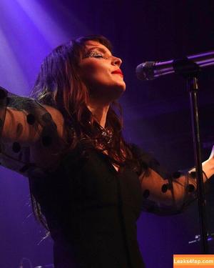 Lauren Mayberry photo #0400