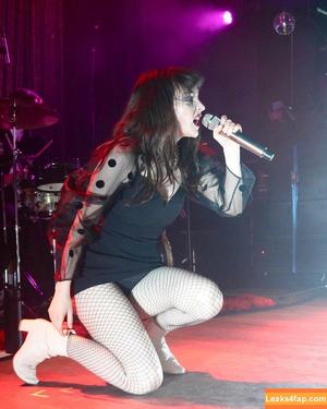 Lauren Mayberry photo #0401