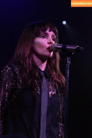 Lauren Mayberry photo #0402