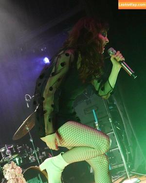 Lauren Mayberry photo #0405