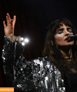 Lauren Mayberry photo #0459