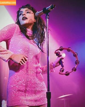 Lauren Mayberry photo #0474