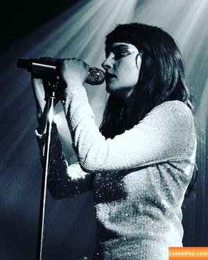 Lauren Mayberry photo #0475