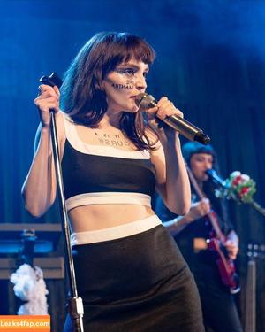 Lauren Mayberry photo #0518
