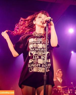 Lauren Mayberry photo #0545