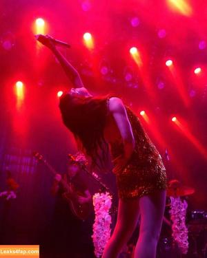 Lauren Mayberry photo #0682