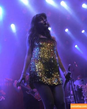 Lauren Mayberry photo #0685