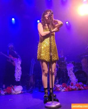 Lauren Mayberry photo #0711