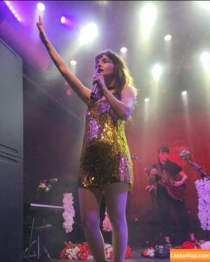 Lauren Mayberry photo #0712