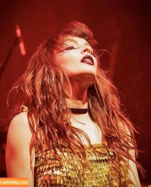 Lauren Mayberry photo #0802