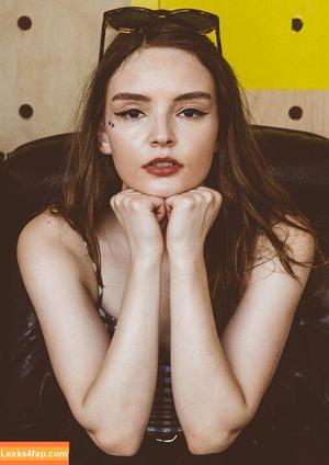 Lauren Mayberry photo #0906