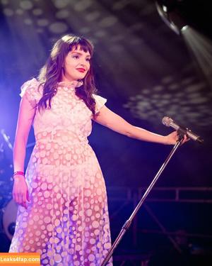 Lauren Mayberry photo #0945