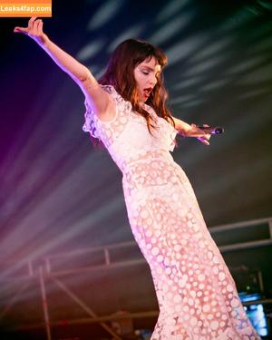 Lauren Mayberry photo #0948