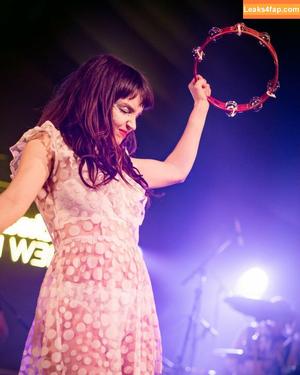 Lauren Mayberry photo #0951