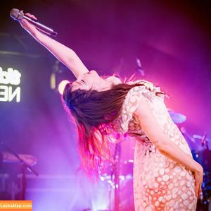 Lauren Mayberry photo #0966