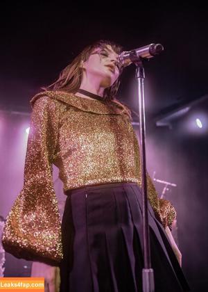 Lauren Mayberry photo #0981