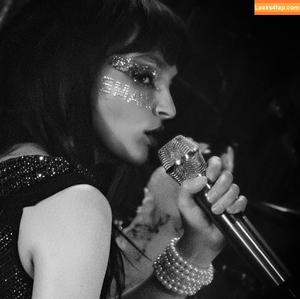 Lauren Mayberry photo #0986