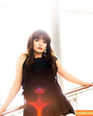 Lauren Mayberry photo #1044