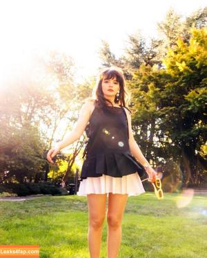 Lauren Mayberry photo #1045