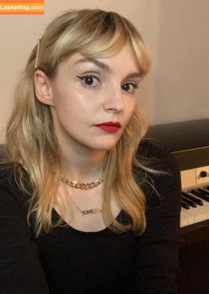 Lauren Mayberry photo #1058