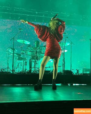 Lauren Mayberry photo #1060