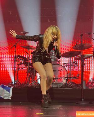 Lauren Mayberry photo #1062