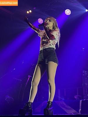 Lauren Mayberry photo #1065
