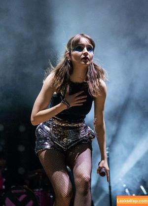 Lauren Mayberry photo #1068