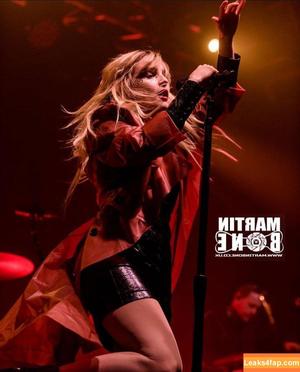 Lauren Mayberry photo #1071