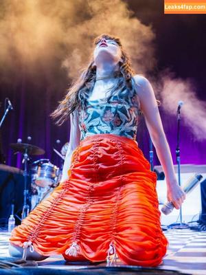 Lauren Mayberry photo #1076