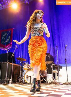 Lauren Mayberry photo #1078