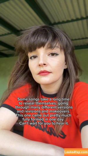 Lauren Mayberry photo #1082