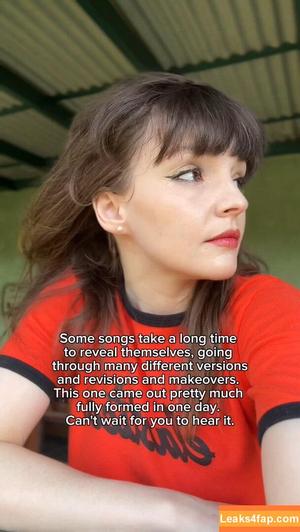 Lauren Mayberry photo #1084