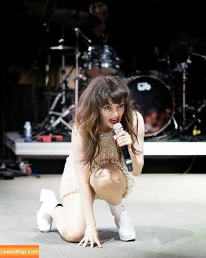 Lauren Mayberry photo #1089