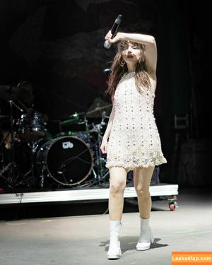 Lauren Mayberry photo #1094