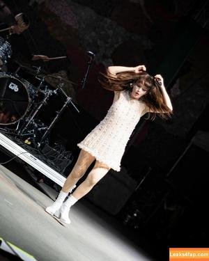 Lauren Mayberry photo #1097