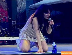 Lauren Mayberry photo #1100