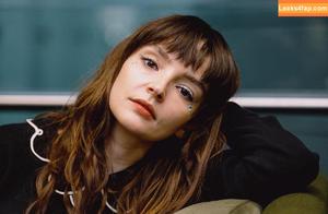 Lauren Mayberry photo #1140