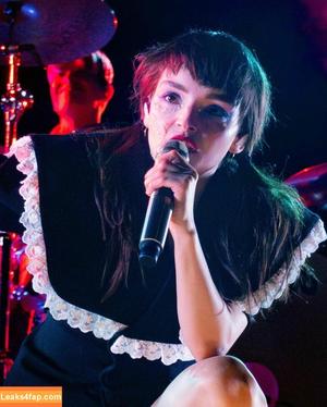 Lauren Mayberry photo #1150