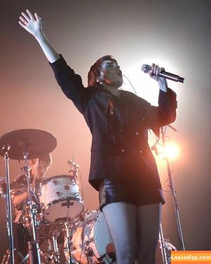 Lauren Mayberry photo #1162