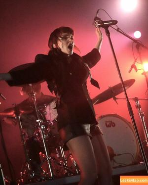 Lauren Mayberry photo #1171