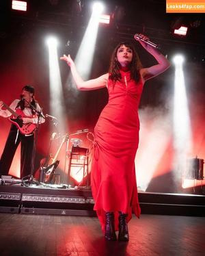 Lauren Mayberry photo #1289