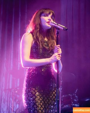 Lauren Mayberry photo #1291