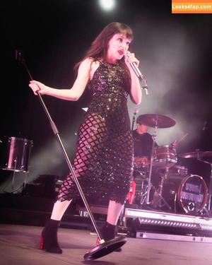 Lauren Mayberry photo #1296