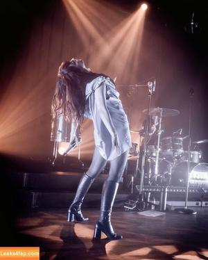 Lauren Mayberry photo #1348