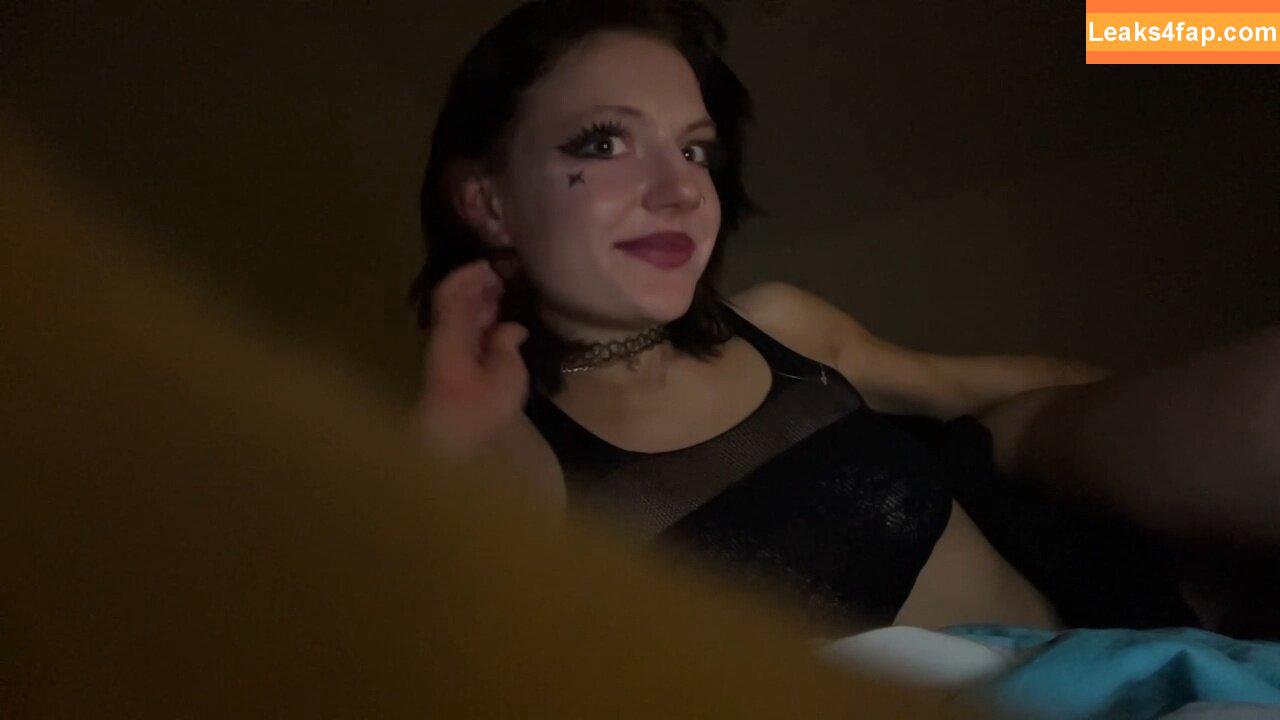 Laurunka1 / Laurunka123 / Darkangelgirl1 / emogirl1234567890 / yukinezko / Laurunka1 / lauure1 leaked photo photo #0001