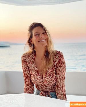 Laury Thilleman photo #0067