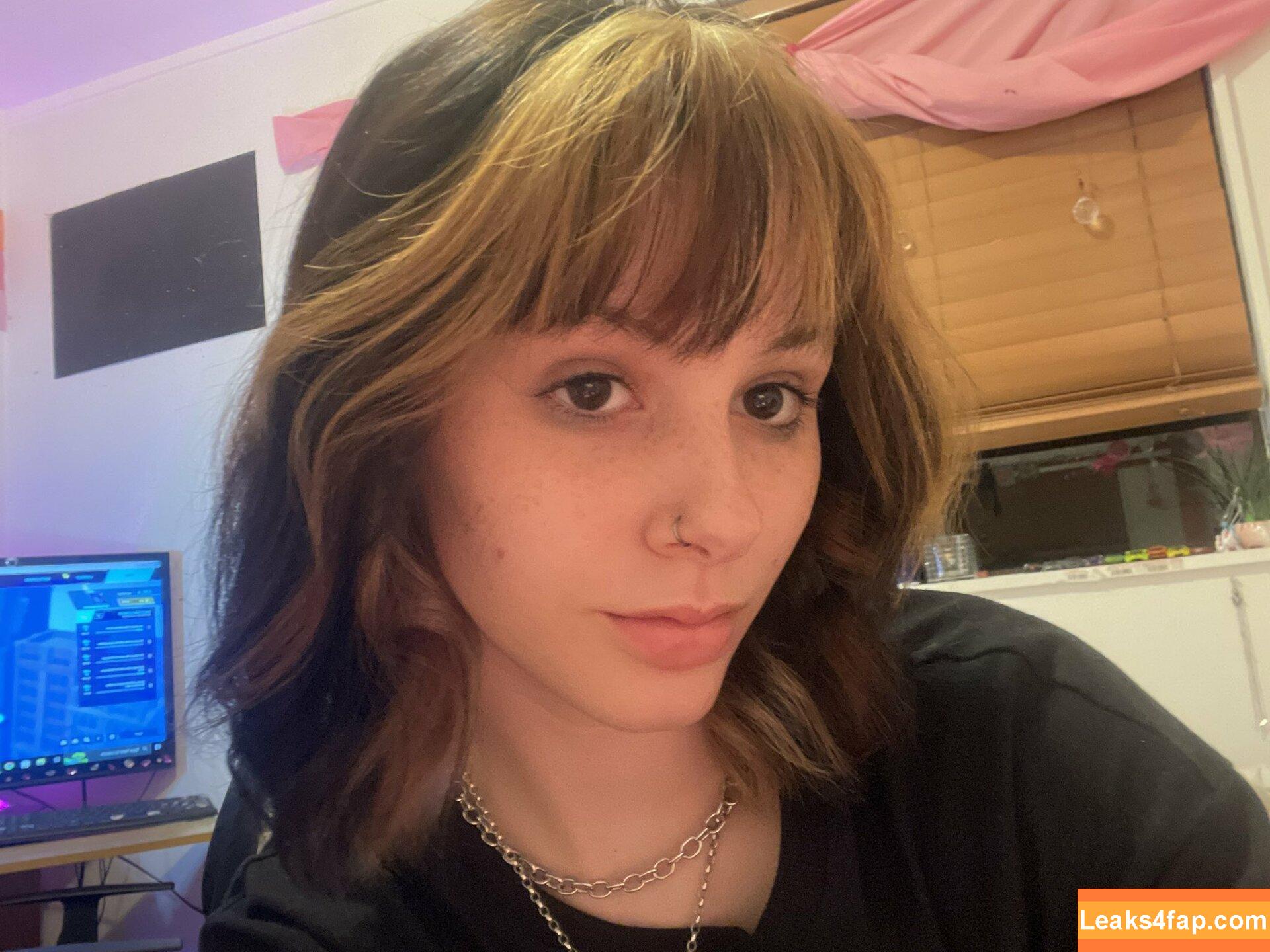 lavenderhayz / harleysbathwater / hazel_nuts666 / lavenderhazecreations leaked photo photo #0012