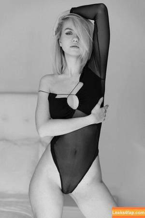 layanadevis photo #0178